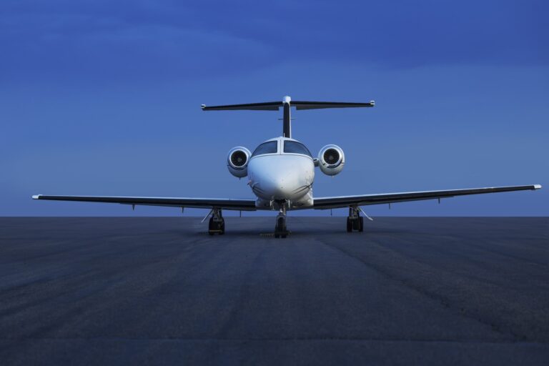 air-new-england-citation-mustang-nighttime