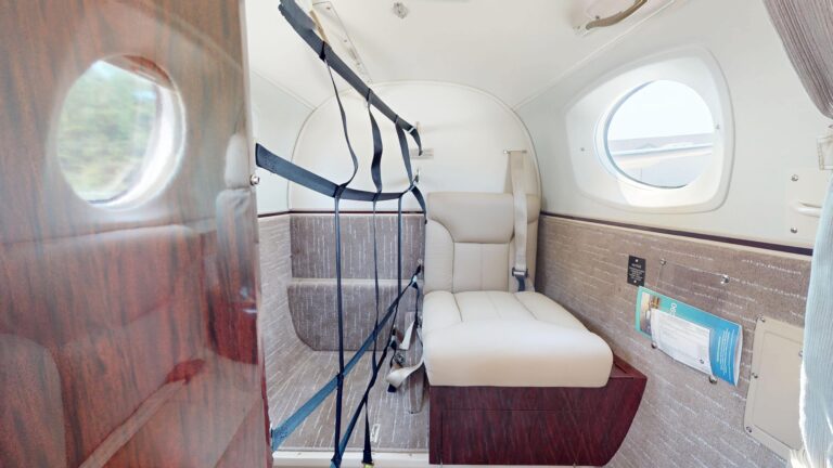storage area in the contemporary king air c90