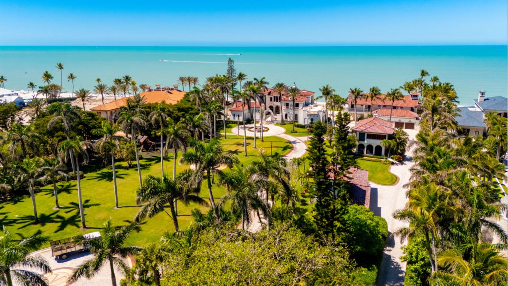 Beachfront homes in Naples Florida